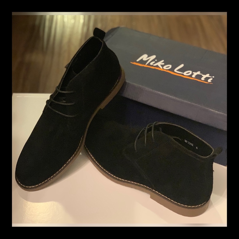 SOLD  Men’s Chukka Boots size 8